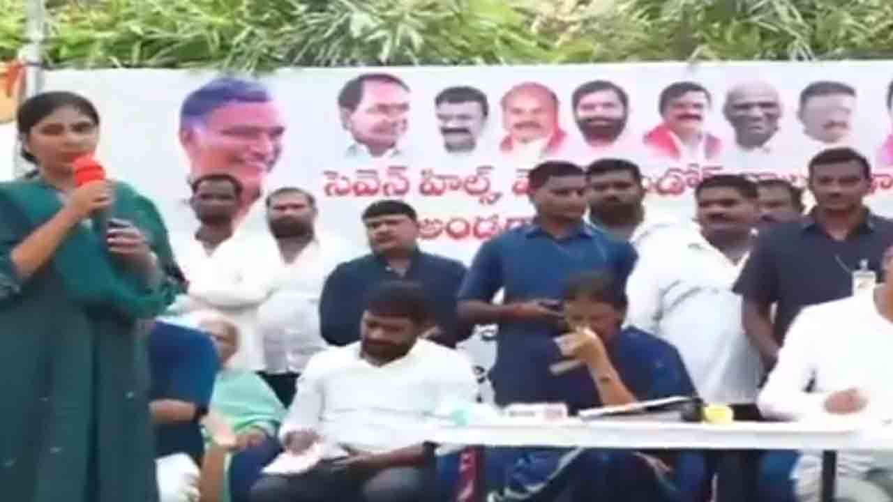 100 Feets Master Plan Road | మేం క‌ష్ట‌ప‌డి క‌ట్టుకున్న స్కూల్ పోతుంది.. 100 అడుగుల మాస్టర్ ప్లాన్ రోడ్డు రీఅలైన్‌మెంట్‌పై బాధిత మ‌హిళ‌