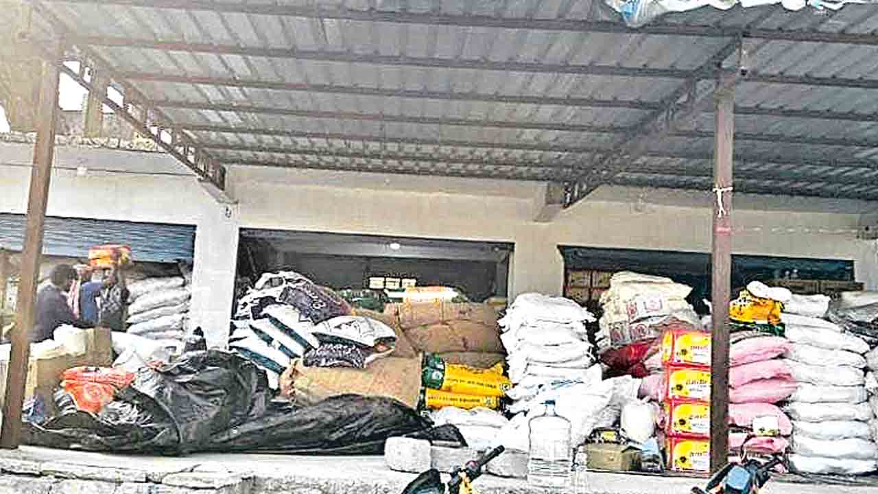 విద్యార్థుల ప్రాణాలతో సర్కార్‌ చెలగాటం!