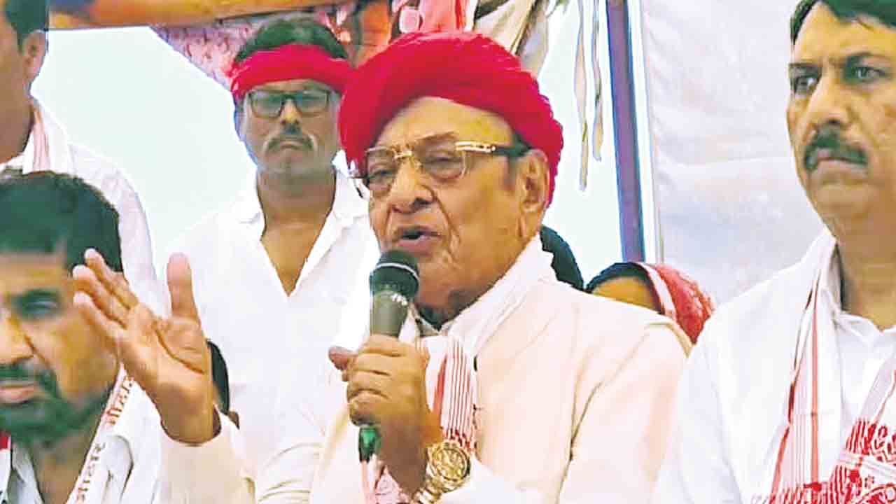 నెలకు 50 వేలు ఇస్తా.. చెత్త ఎత్తండి!
