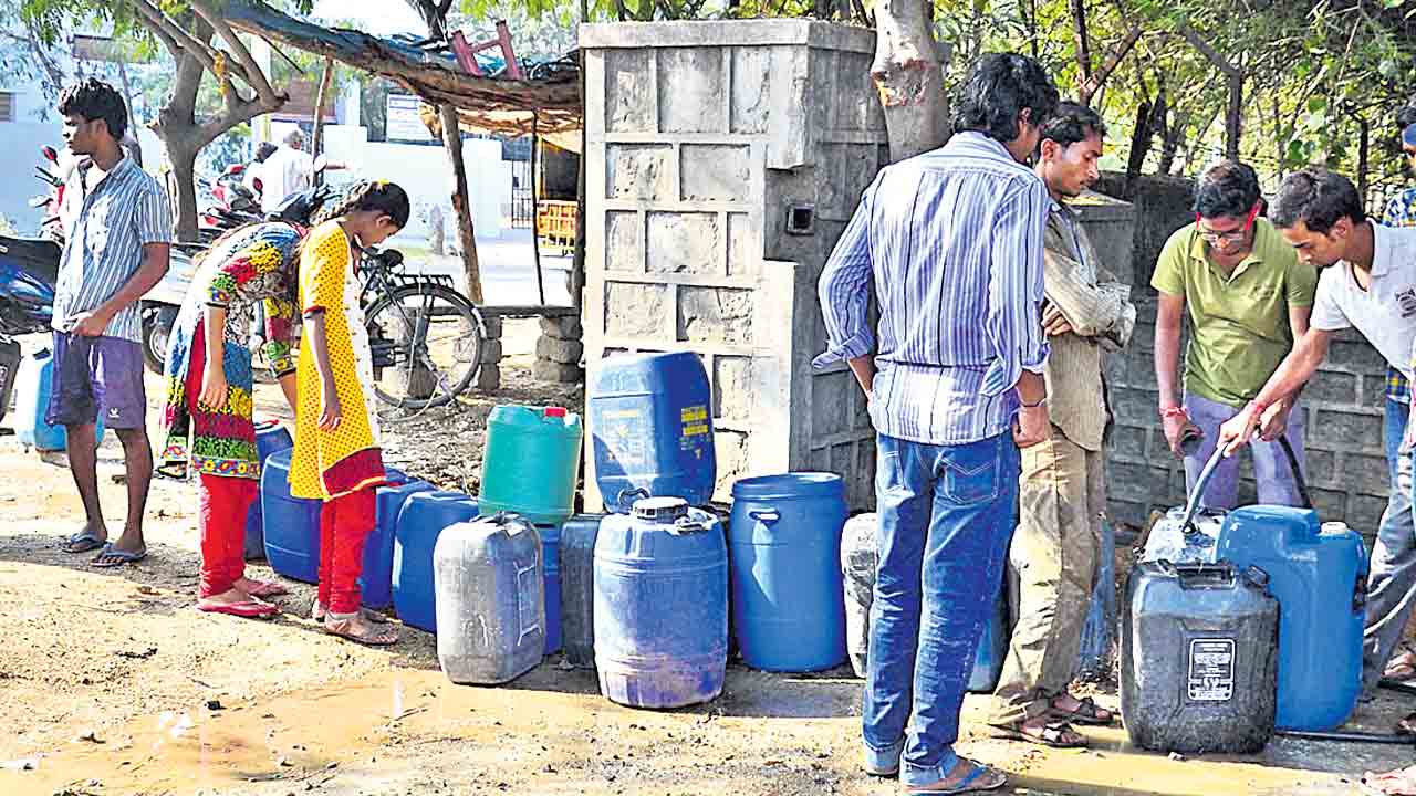 ముంచుకొస్తున్న మంచినీటి ఎద్దడి