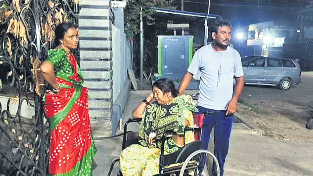 దవాఖానలో పట్టించుకుంటలేరని ఎమ్మెల్యే ఇంటికి!