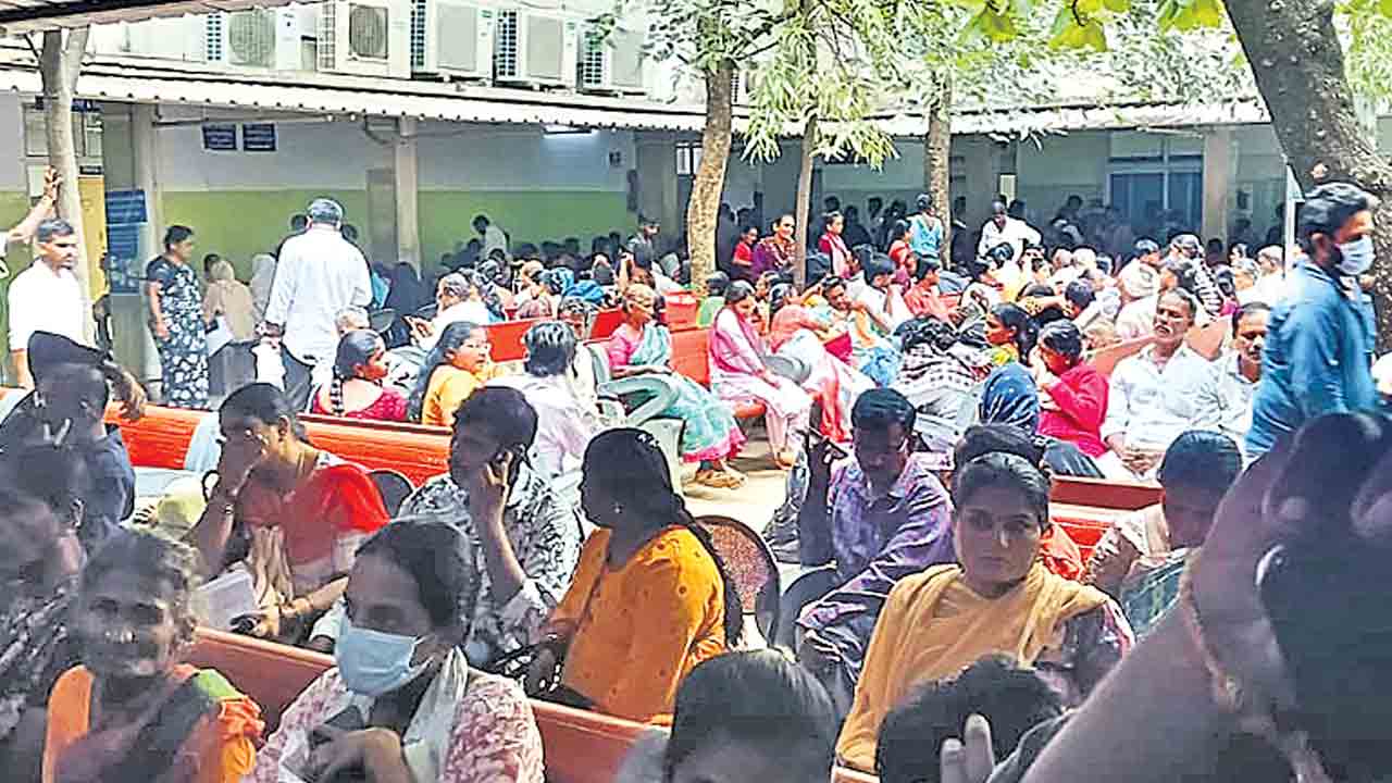 నిమ్స్‌ కిటకిట..పెరిగిన రోగుల రద్దీ..!