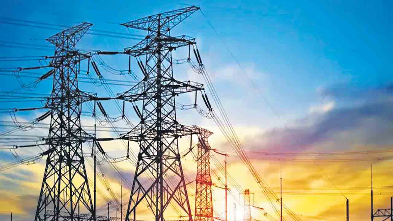 లోడ్‌ పెరిగిందో.. రైతుకే షాక్‌!