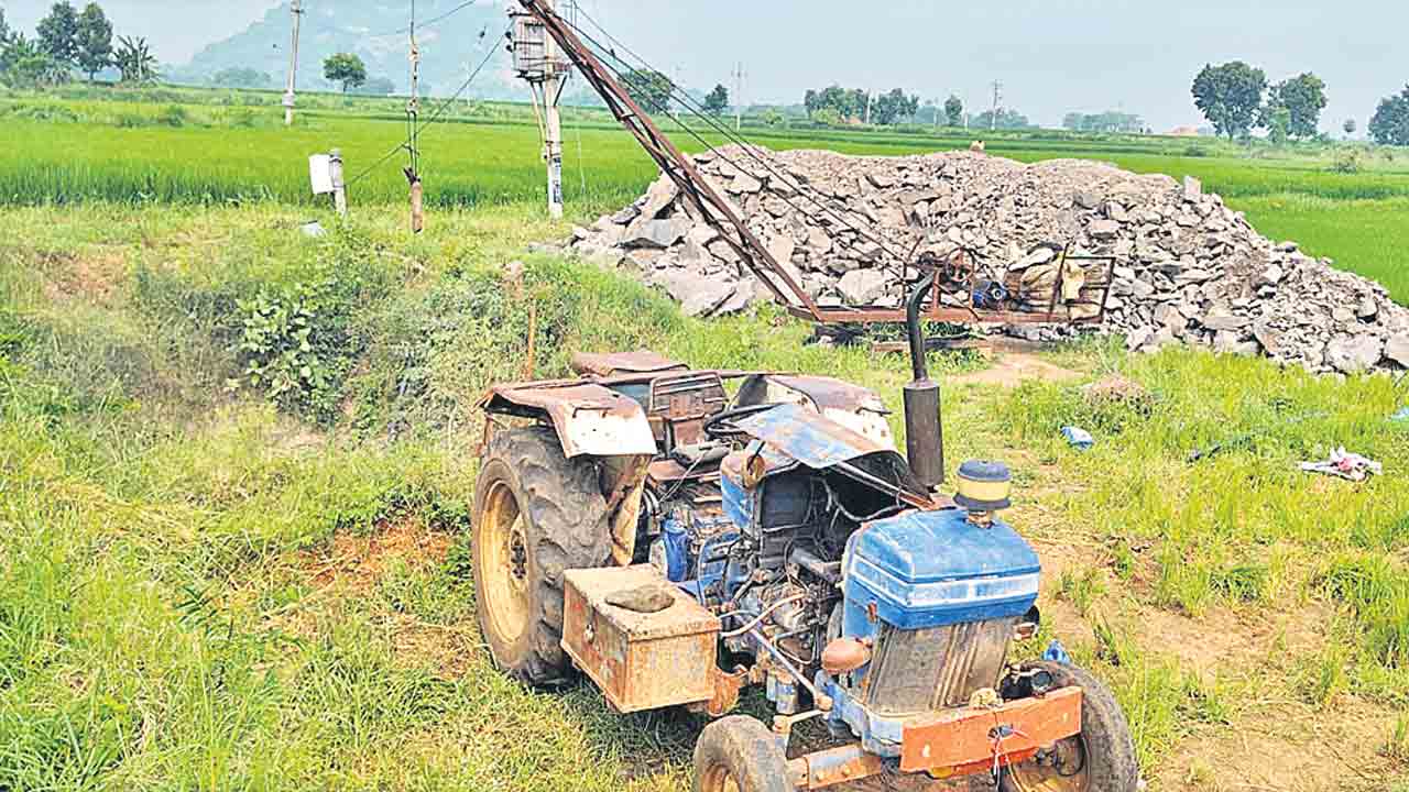 పల్లె రైతుల కన్నీళ్లగోస