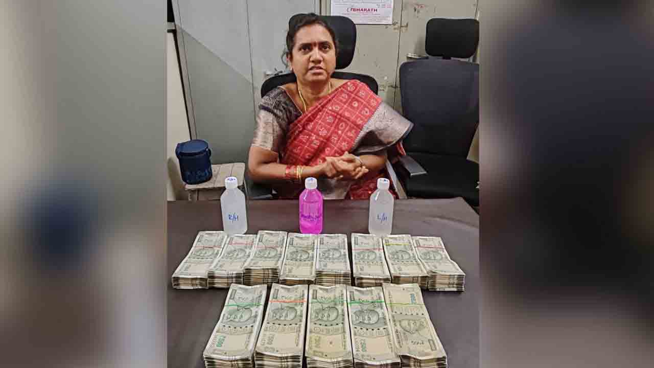 ఏసీబీ వలలో ఇద్దరు అధికారిణులు