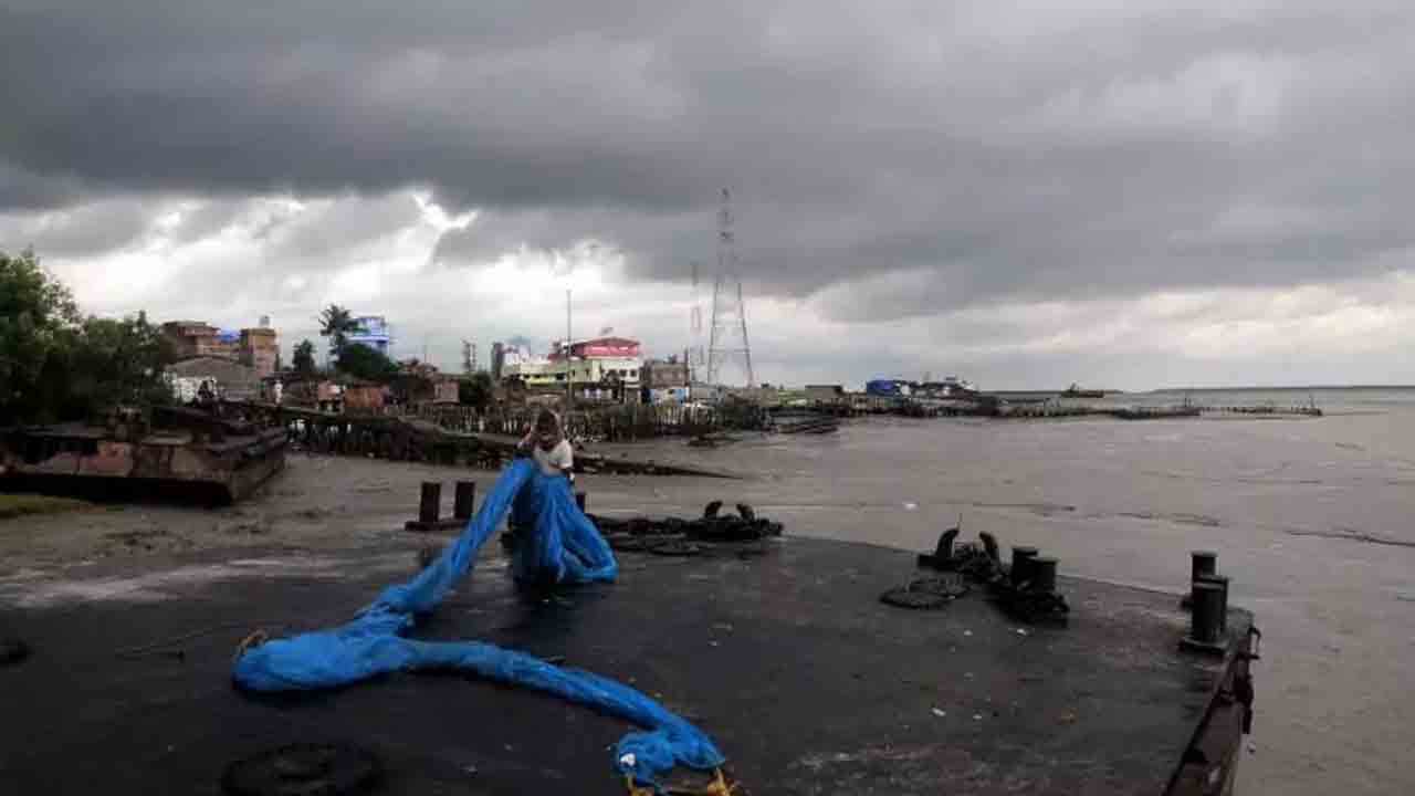 రాష్ట్రంపై ఉపరితల ఆవర్తన ప్రభావం