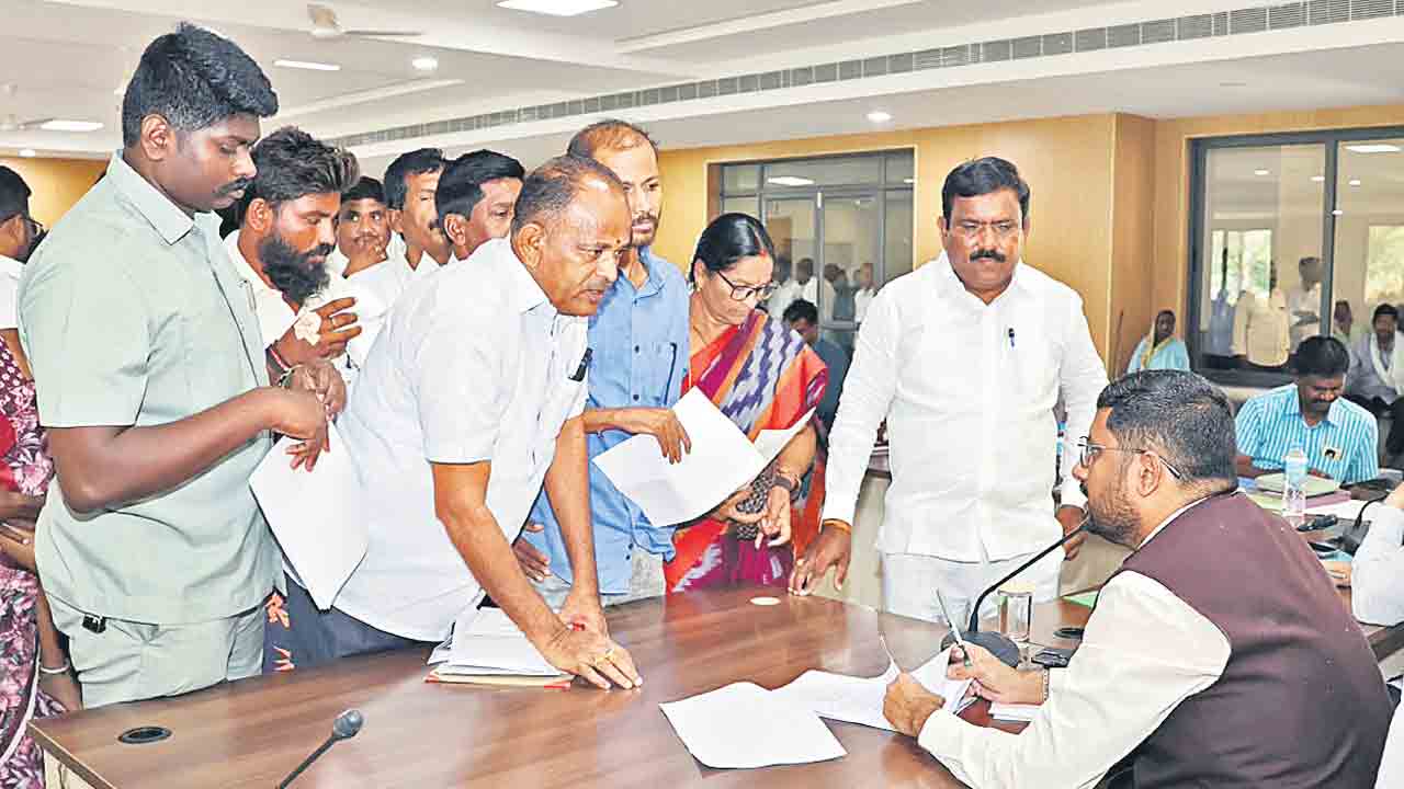 సమస్యల జోరు.. ఆందోళనల హోరు