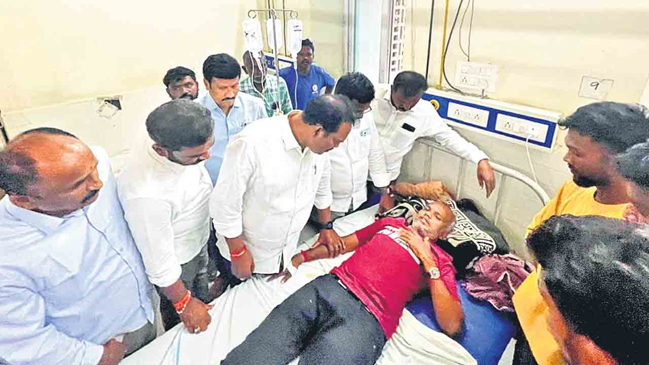 కాంగ్రెస్‌ ఎమ్మెల్యే వేధిస్తున్నాడని.. దళిత సర్పంచ్‌ ఆత్మహత్యాయత్నం