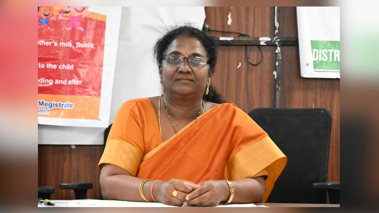 ACB Raid | లంచం తీసుకుంటూ ఏసీబీకి పట్టుబడ్డ రంగారెడ్డి డీఎంహెచ్‌వో