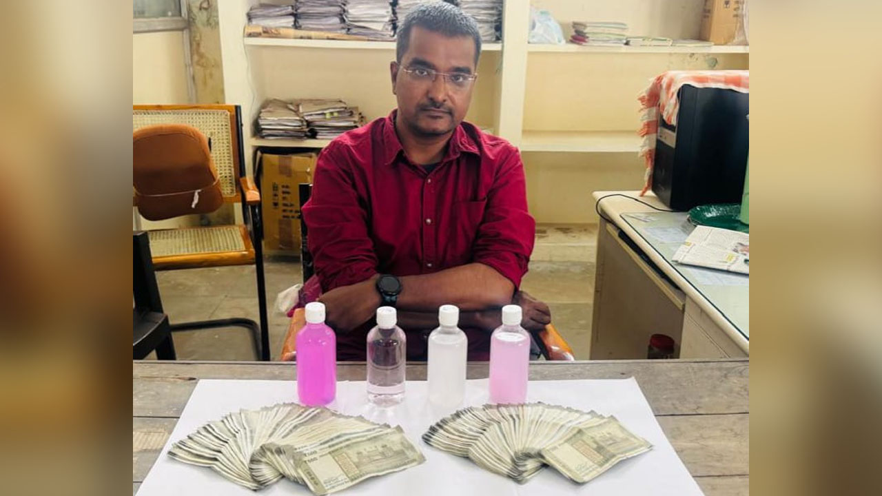 ACB Raid | ఏసీబీకి చిక్కిన విద్యుత్‌ ఏఈ..రూ.1.20 లక్షల లంచం తీసుకుంటూ పట్టివేత
