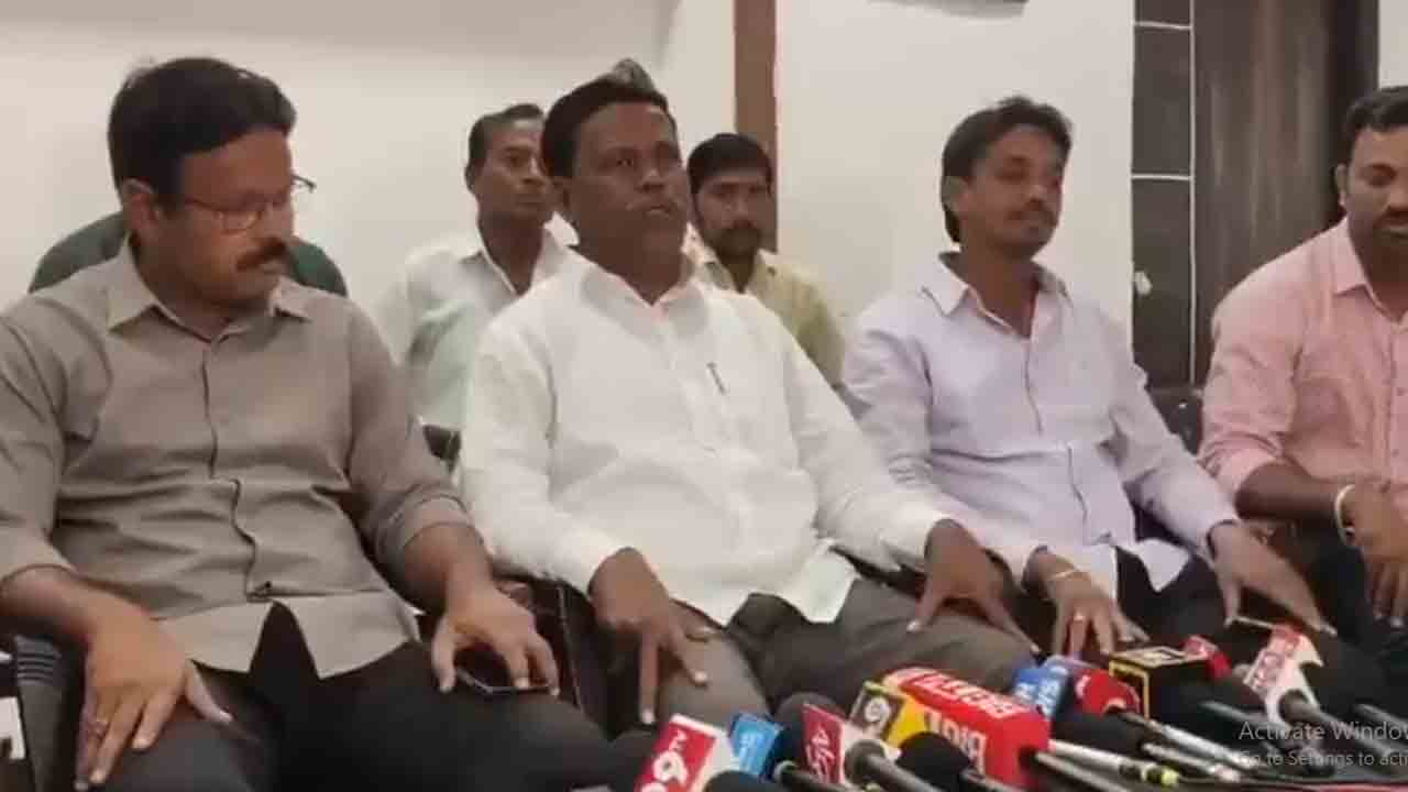 Congress Party |  కాంగ్రెస్‌ పార్టీలో గ్రూప్ రాజ‌కీయాల‌తో స‌త‌మ‌త‌మయ్యాం..కేటీఆర్ స‌మ‌క్షంలో బీఆర్ఎస్‌లోకి : ఐనేని దీపక్ రావు
