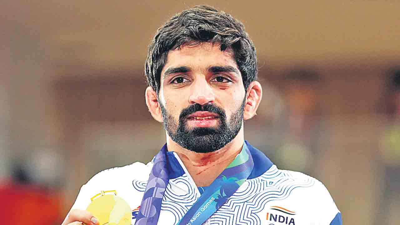 అమన్‌కు గోల్డ్‌.. అంతిమ్‌కు సిల్వర్‌