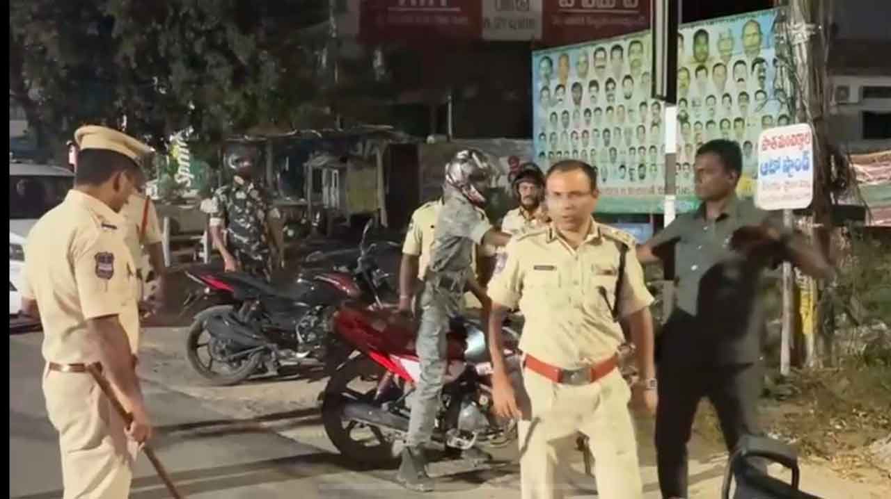 Ramagundam CP | అర్ధరాత్రి వేళ బైక్‌పై సీపీ పెట్రోలింగ్‌.. మంచిర్యాలలో ఆకస్మిక తనిఖీలు
