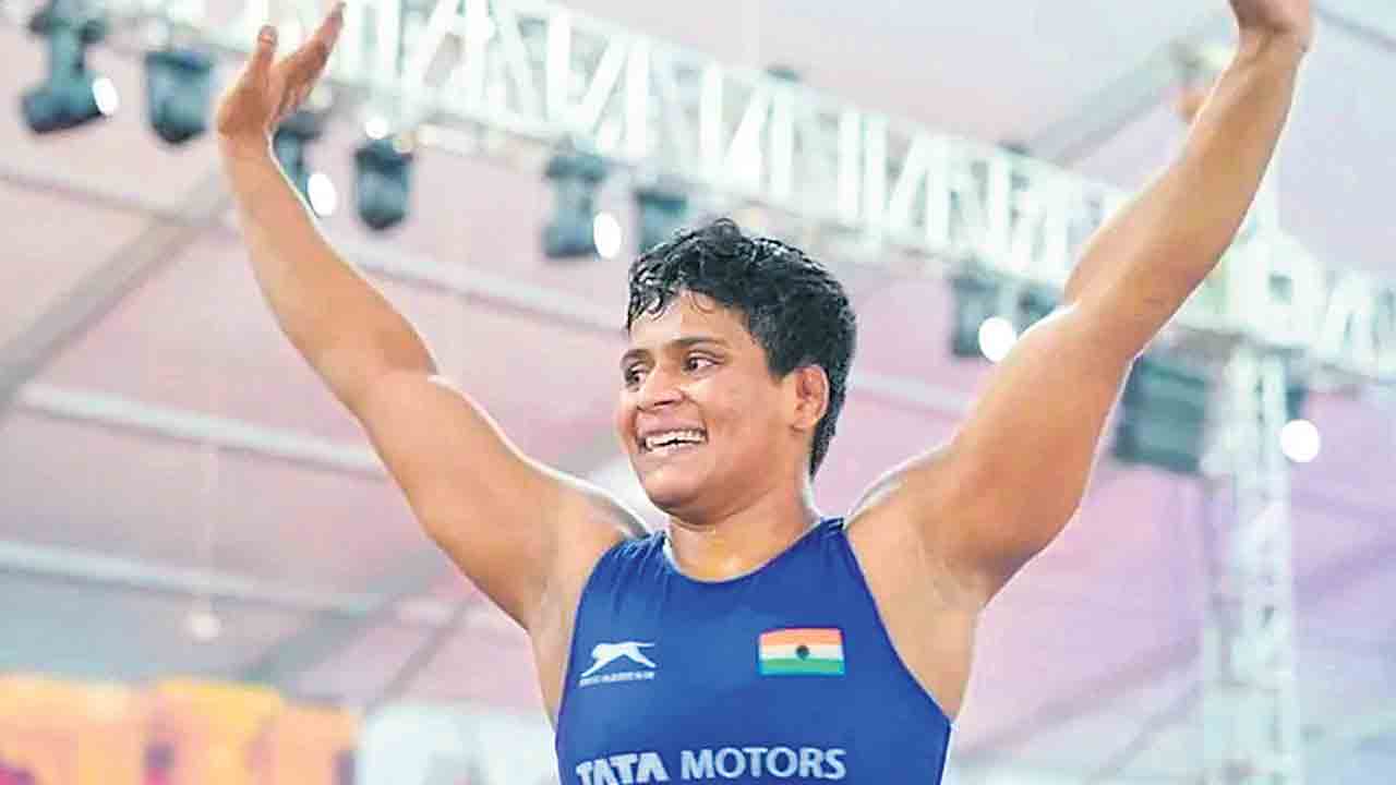 స్వర్ణ పోరుకు అమృత