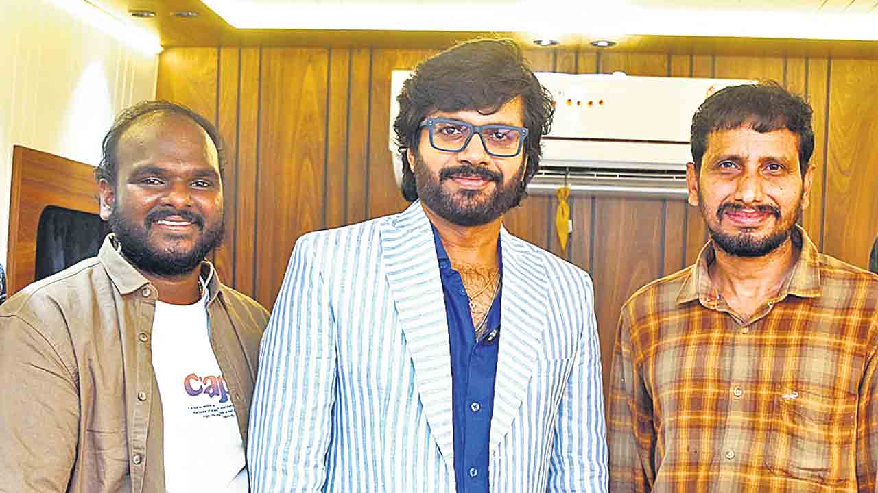 ఇద్దరి గుండెలపైనా..