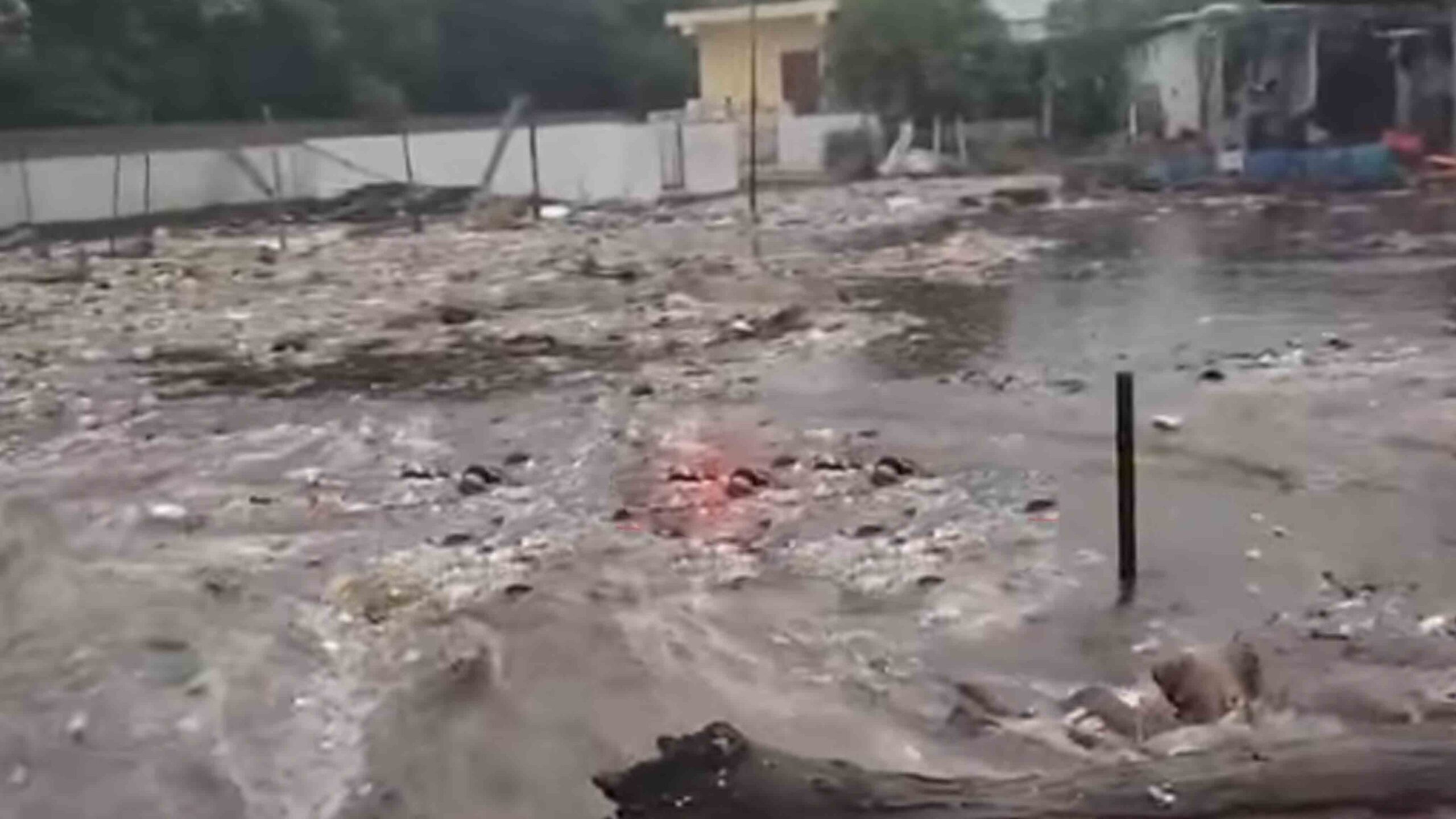 Arnab Cyclone | విశాఖలో మొదలైన అర్నాబ్‌ తుఫాన్‌ ఎఫెక్ట్‌.. వీడియో