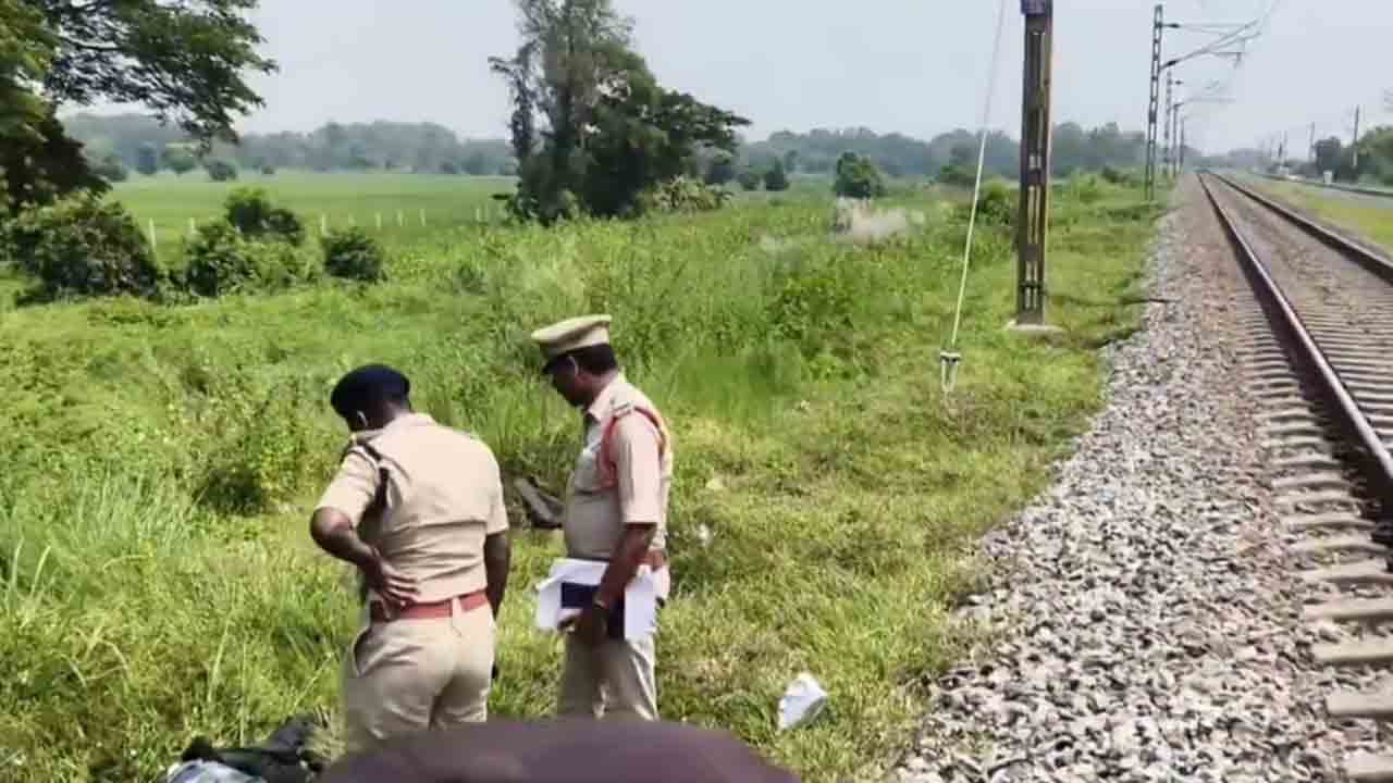 Assam Girl | అసోం యువతి మృతి కేసులో ట్విస్ట్‌.. రైల్వే ట్రాక్‌ పక్కనే మరో డెడ్‌బాడీ..!