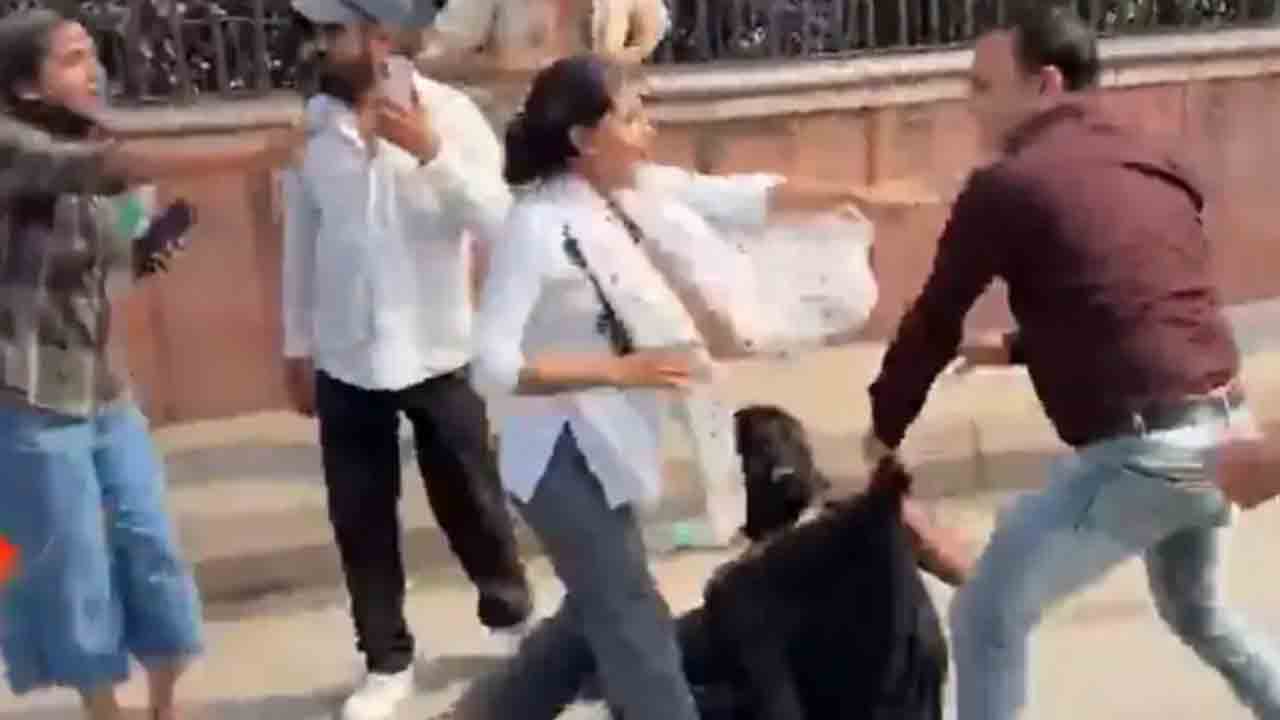 Assaulting CJP Protesters | సీజేపీ నిరసనకారులపై ‘హిందూ రక్షా దళ్’ వ్యక్తులు దాడి.. నలుగురు అరెస్ట్‌