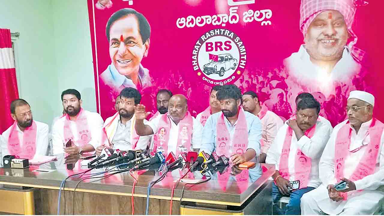 రైతుగర్జనతో ప్రభుత్వంపై ఒత్తిడి