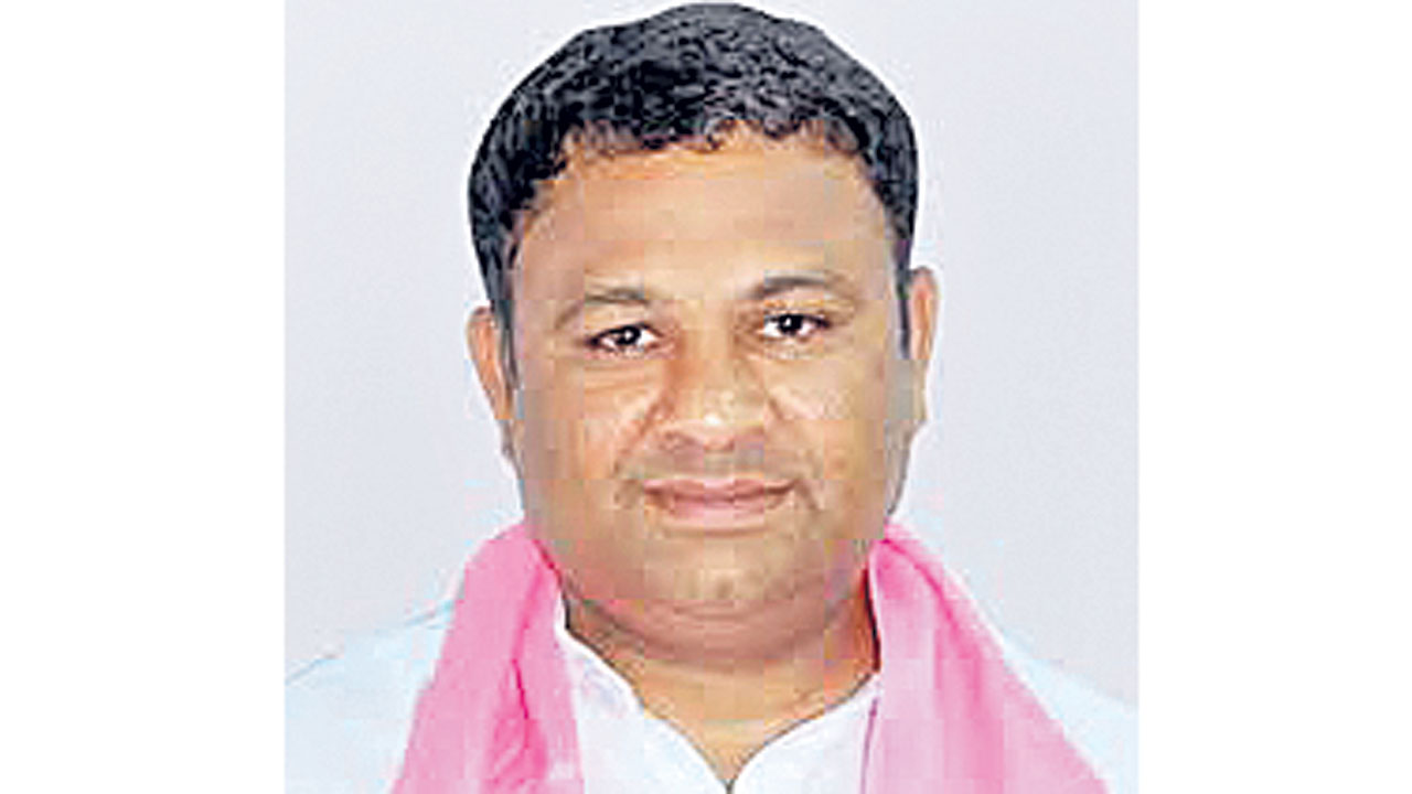 తప్పుడు కథనాలపై క్షమాపణ చెప్పాలి