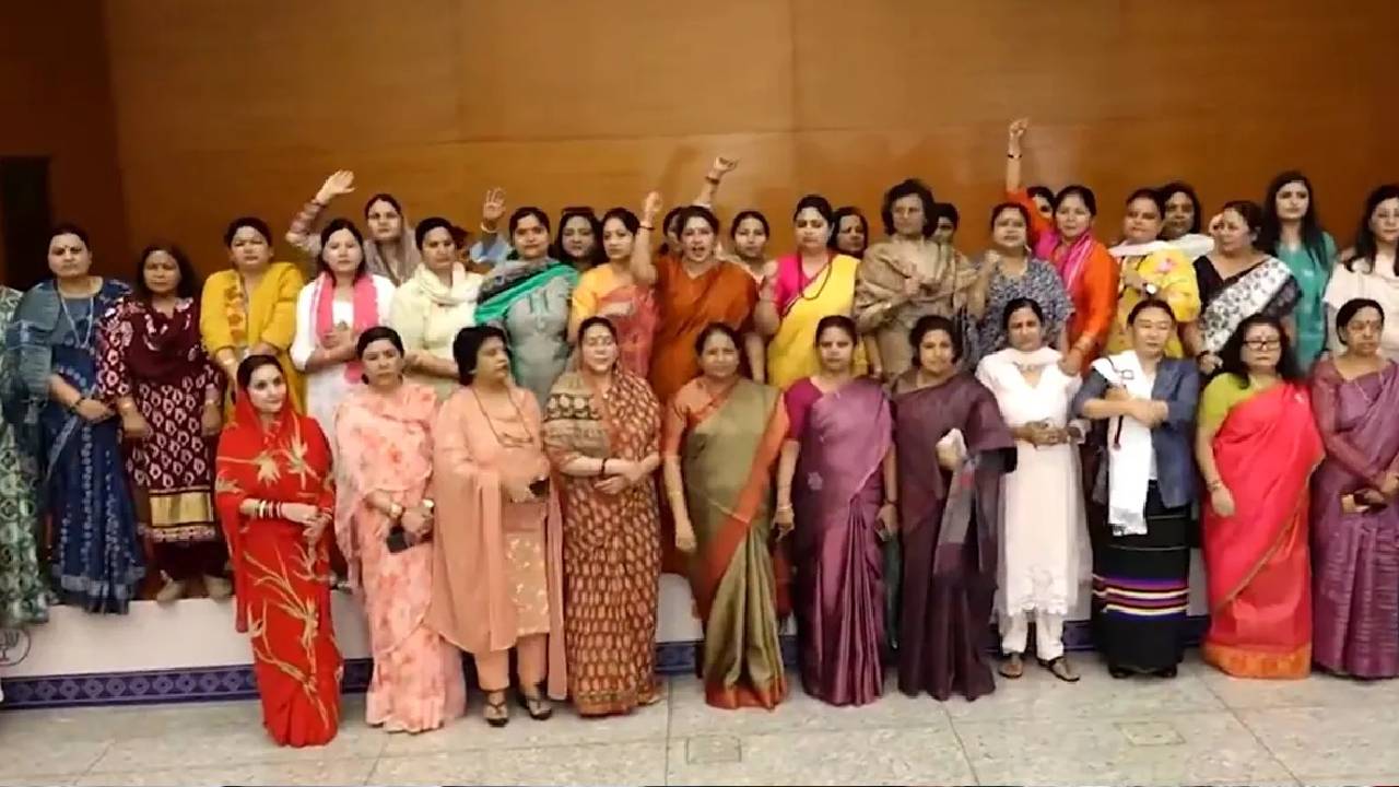 Angomcha Bimol | ఆ ఎంపీని సస్పెండ్ చేయండి.. రాష్ట్రపతిని కలిసి ఫిర్యాదు చేసిన బీజేపీ మహిళా ఎంపీలు