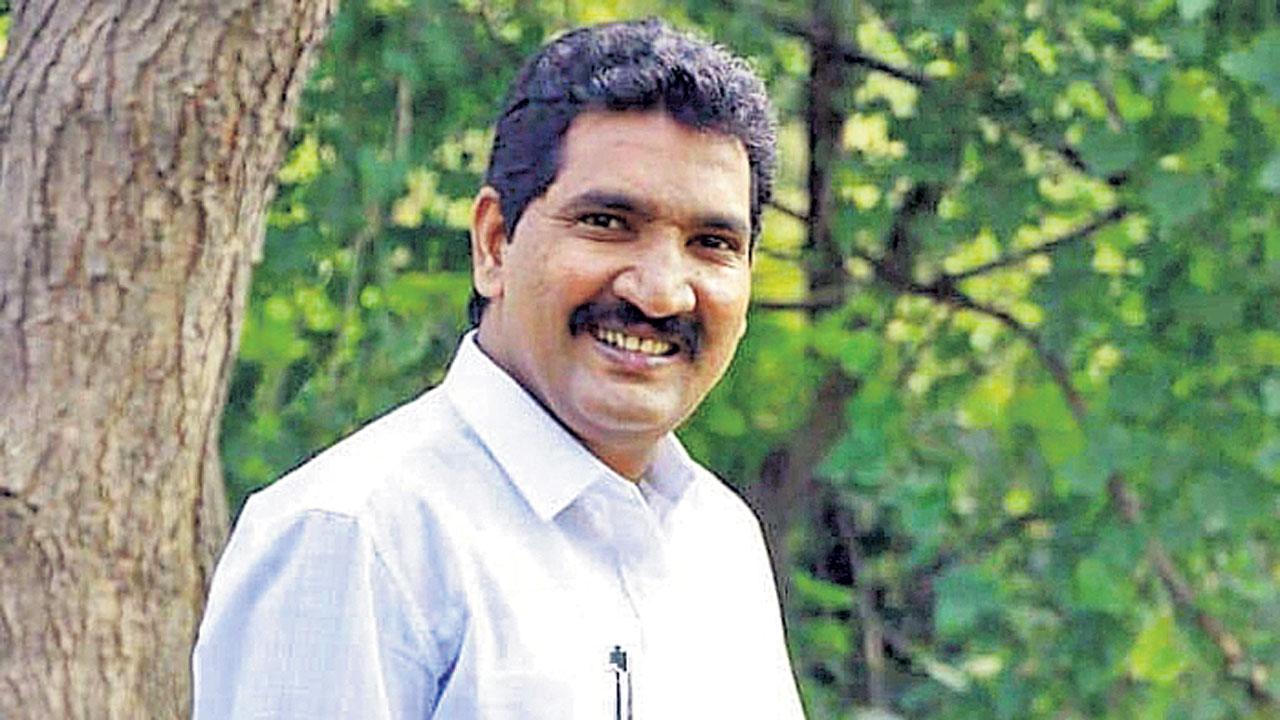 ‘వీ6, వెలుగు’ కేసీఆర్‌కు క్షమాపణ చెప్పాలి
