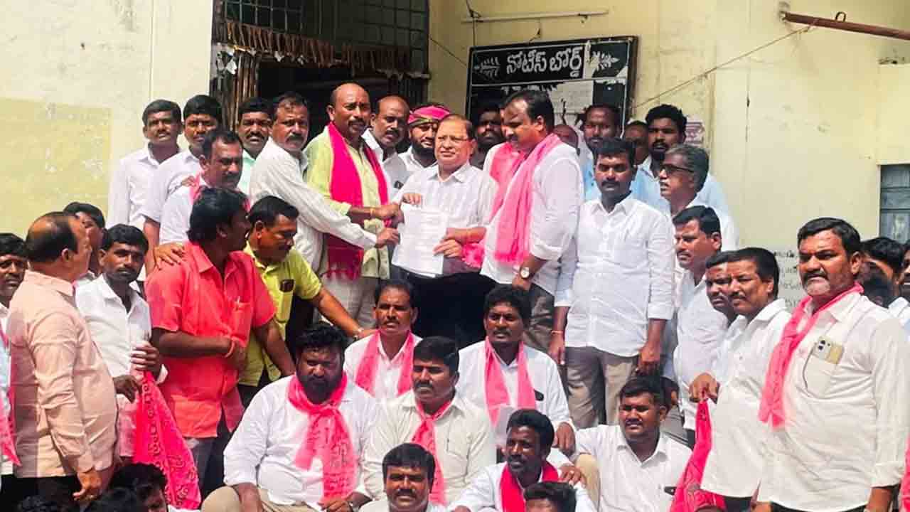 కరువుపై దేవరుప్పులలో బీఆర్‌ఎస్‌ ధర్నా