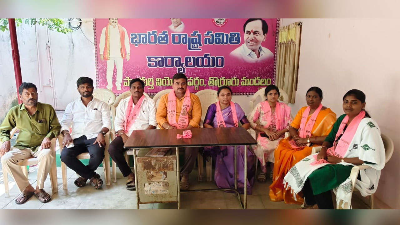 BRS Councilors | మున్సిపల్ కమిషనర్ తీరుపై కలెక్టర్‌కు ఫిర్యాదు చేస్తాం : బీఆర్‌ఎస్‌ కౌన్సిలర్స్‌