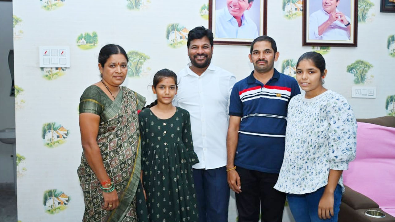 BRS Leaders | కష్ట కాలంలో అండగా బీఆర్‌ఎస్‌.. అధినాయకులపై ప్రత్యేక అభిమానం చాటుకుంటున్న రవీందర్‌