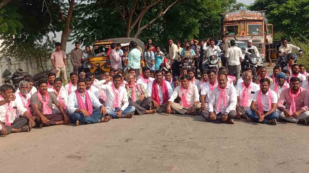 BRS Protest | విద్యుత్‌ కోతలపై భగ్గుమన్న బీఆర్ఎస్‌.. రాయపోల్‌లో 3 గంటలపాటు ధర్నా