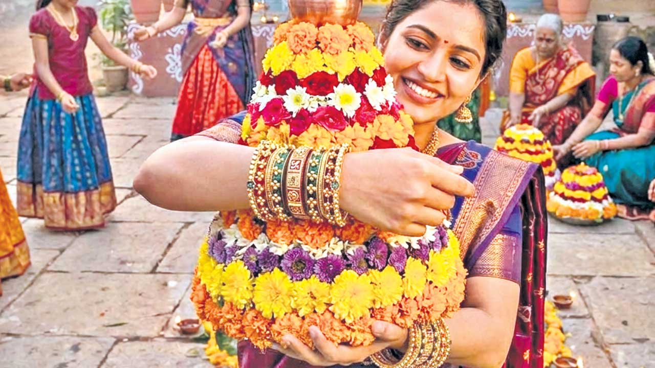 మువ్వల్లే గాజులు ఘల్లుమన్నయే..