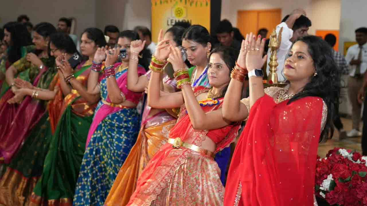 Bathukamma Celebrations | దుబాయ్‌లో GTF ఆధ్వర్యంలో అంగరంగ వైభవంగా బతుకమ్మ సంబరాలు.. ఫొటోలు