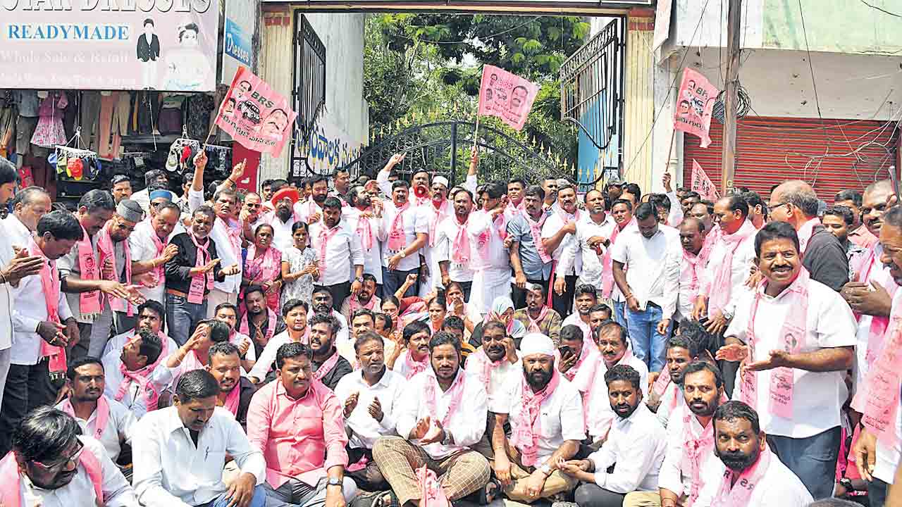 బతుకమ్మ పండుగకు ఏర్పాట్లేవి?.. నిర్లక్ష్యంపై బీఆర్‌ఎస్‌ శ్రేణుల ఆగ్రహం
