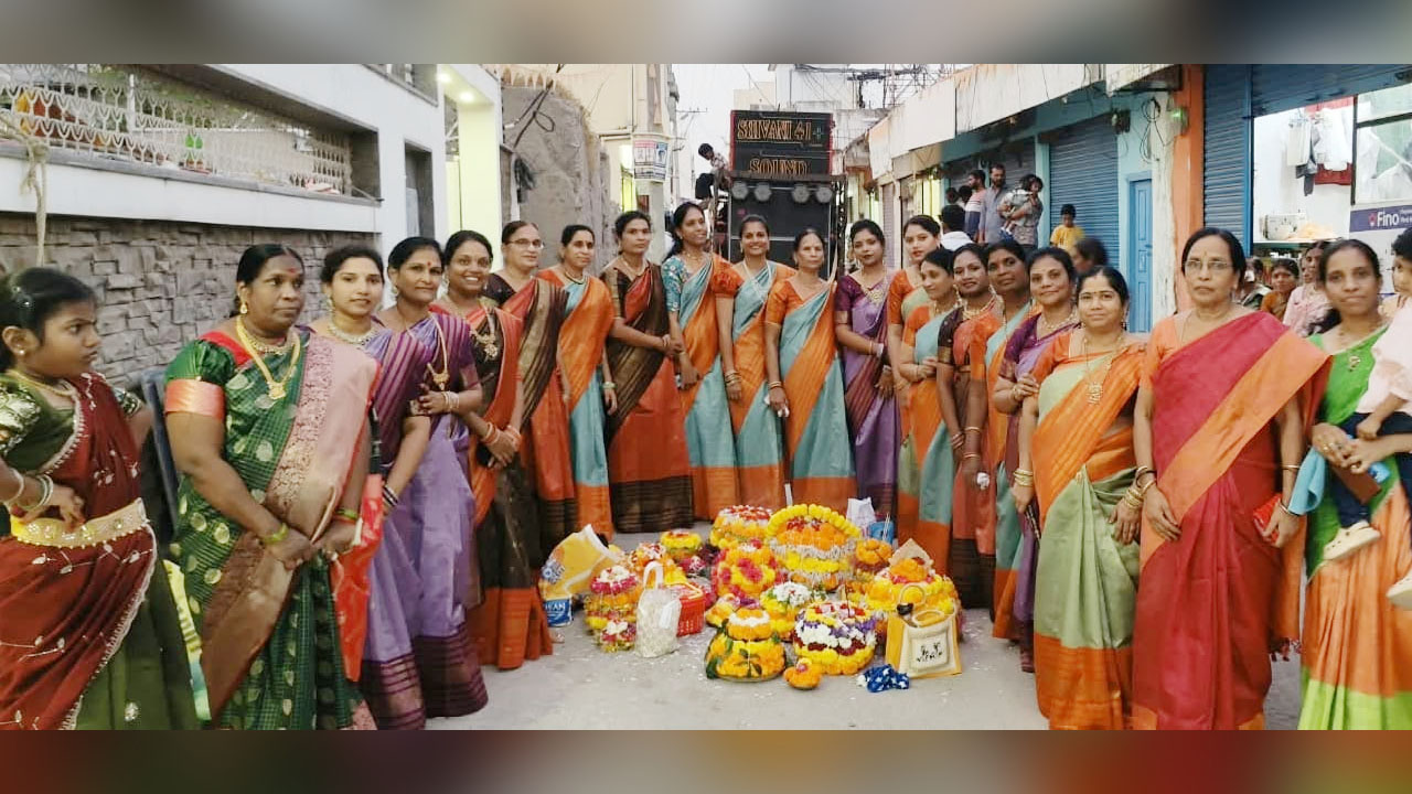 Bathukamma Celebrations | కుభీర్‌లో ఘనంగా కొనసాగుతున్న బతుకమ్మ సంబరాలు