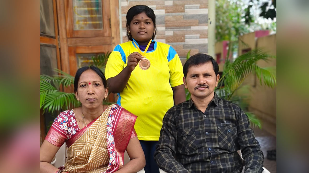Bronze Medal | రాష్ట్రస్థాయి రెజ్లింగ్‌ పోటీల్లో శ్రీవల్లికి కాంస్య పతకం