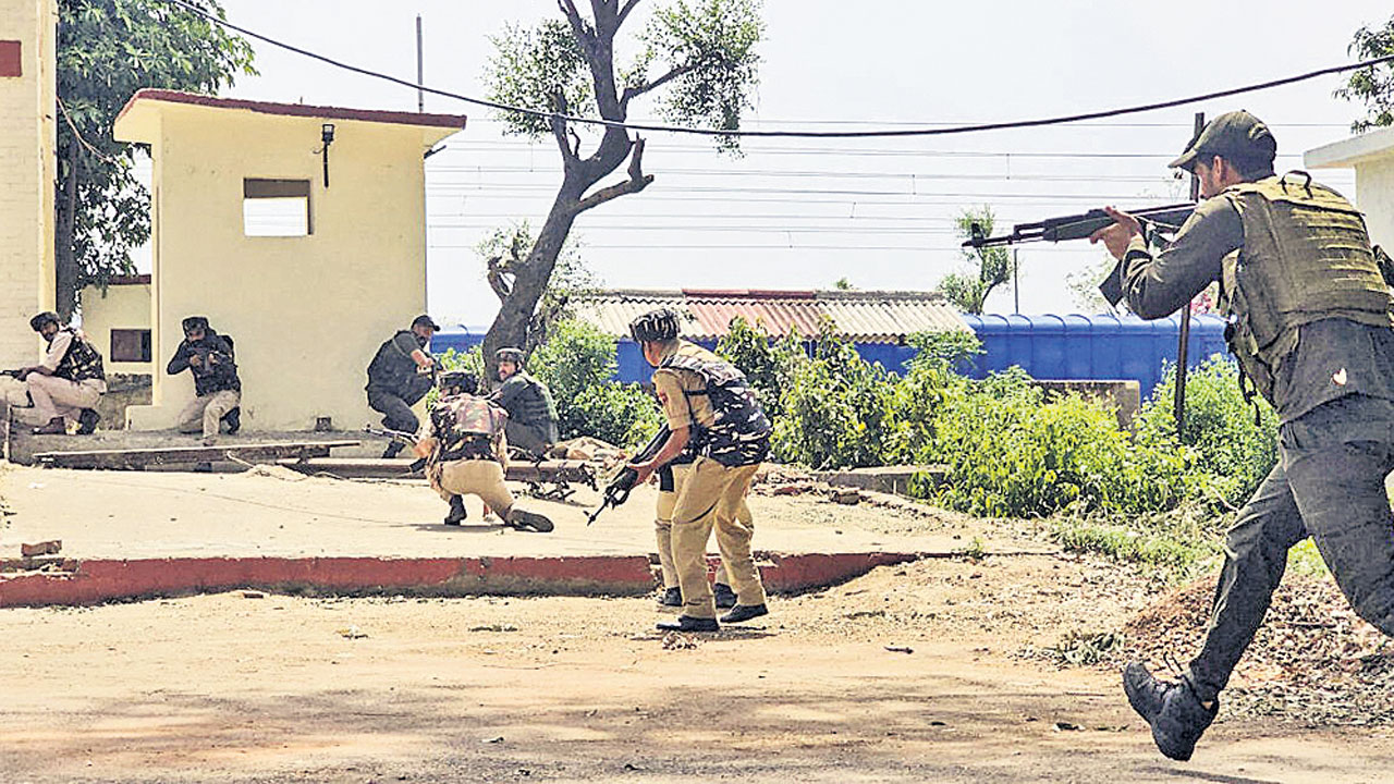 రోజుకు 14-16 గంటల పని.. నాలుగు గంటలే నిద్ర