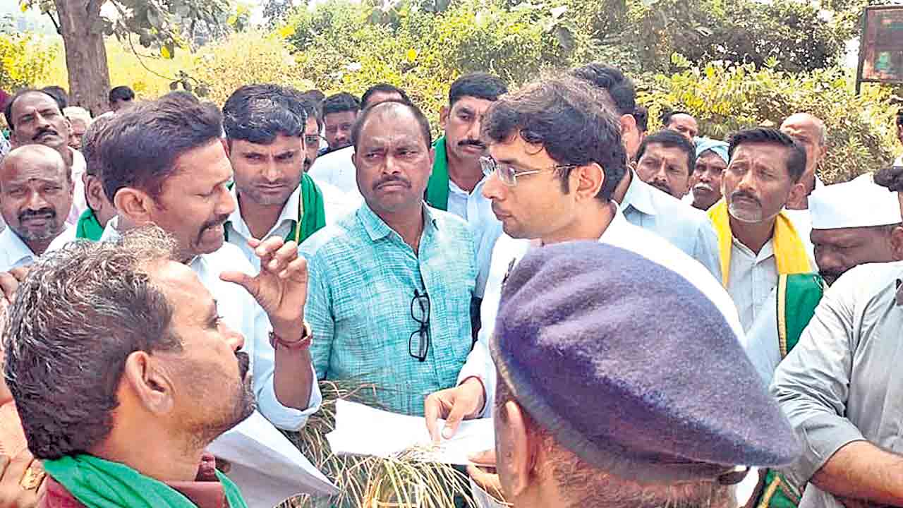 సాగునీళ్లివ్వండి కలెక్టర్‌ సారూ..