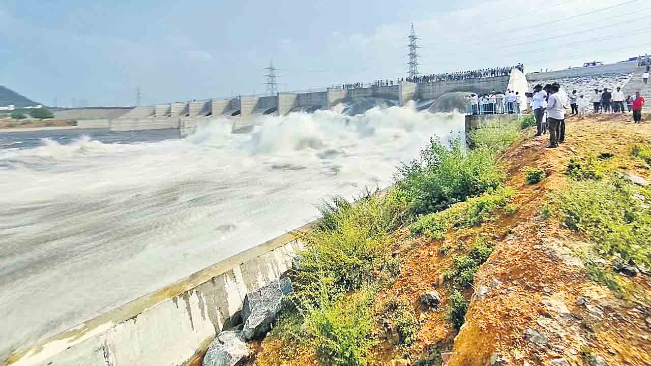 నీళ్లెత్తేందుకు ఎందుకిన్ని డ్రామాలు?