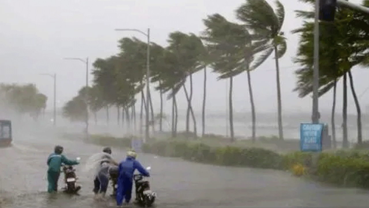 Arnab Cyclone | అర్న‌బ్ తుపాను బీభ‌త్సం.. కోస్తా తీరం అతలాకుత‌లం..!