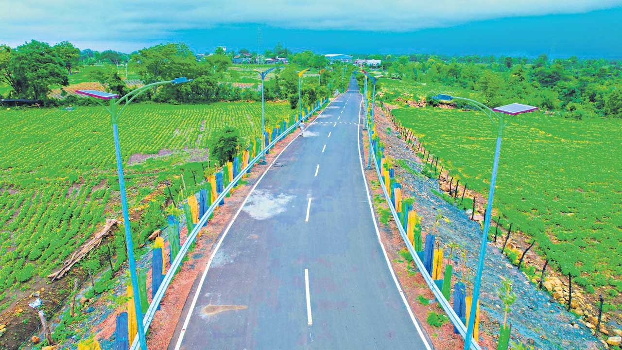 పల్లెకు పట్టాభిషేకం