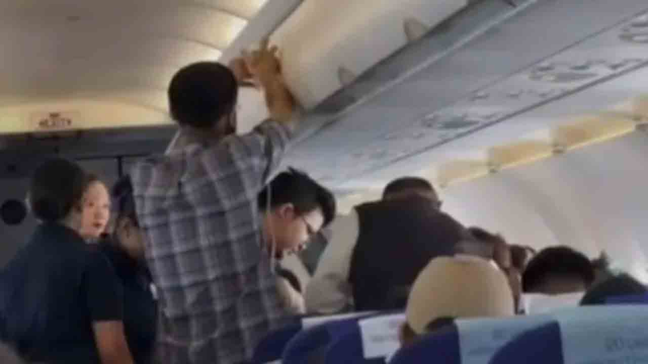 Doctors Save Passenger | విమానంలో ప్రయాణికుడికి తీవ్ర అస్వస్థత.. ప్రాణాలు   కాపాడిన ముగ్గురు డాక్టర్లు