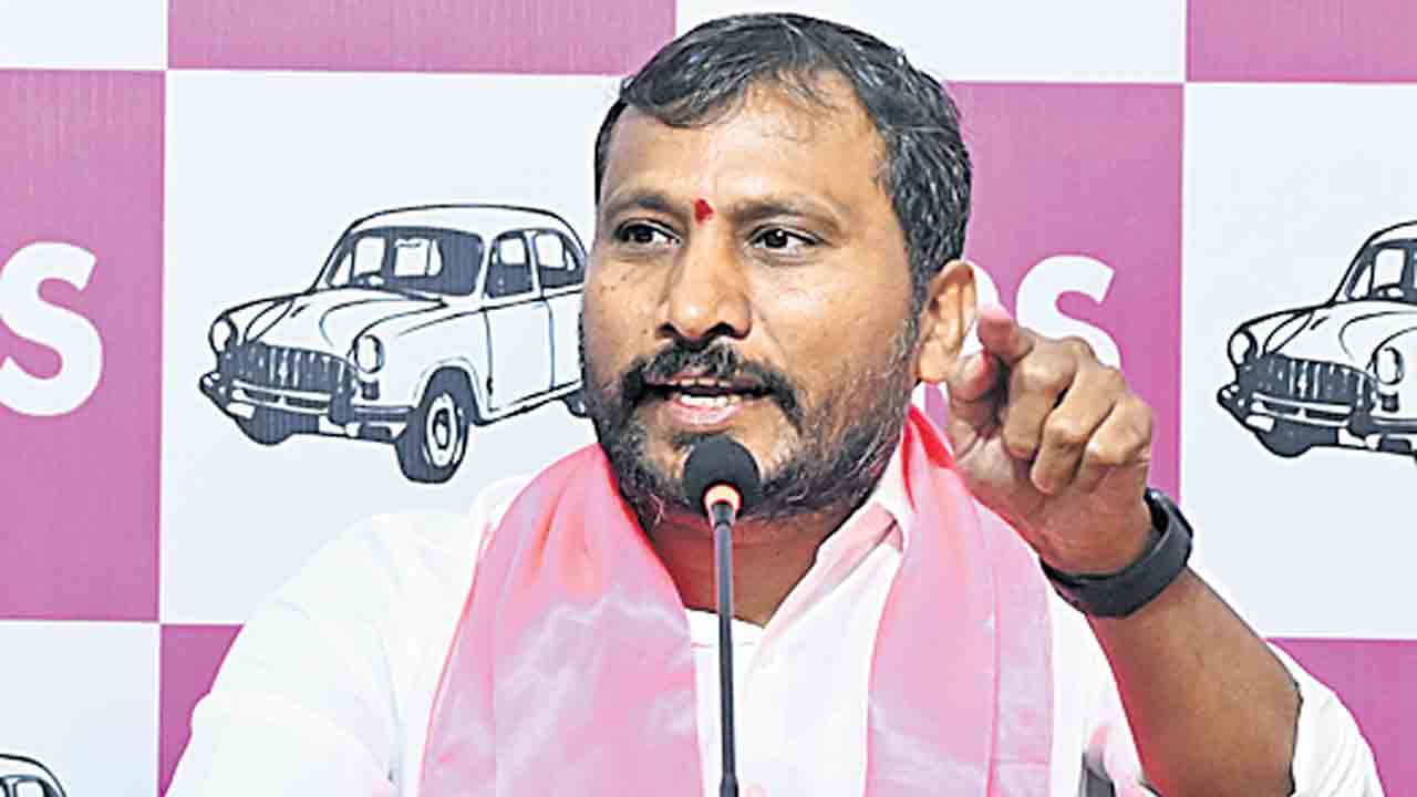 అబద్ధాల్లో కాంగ్రెస్‌ నేతల పోటీ