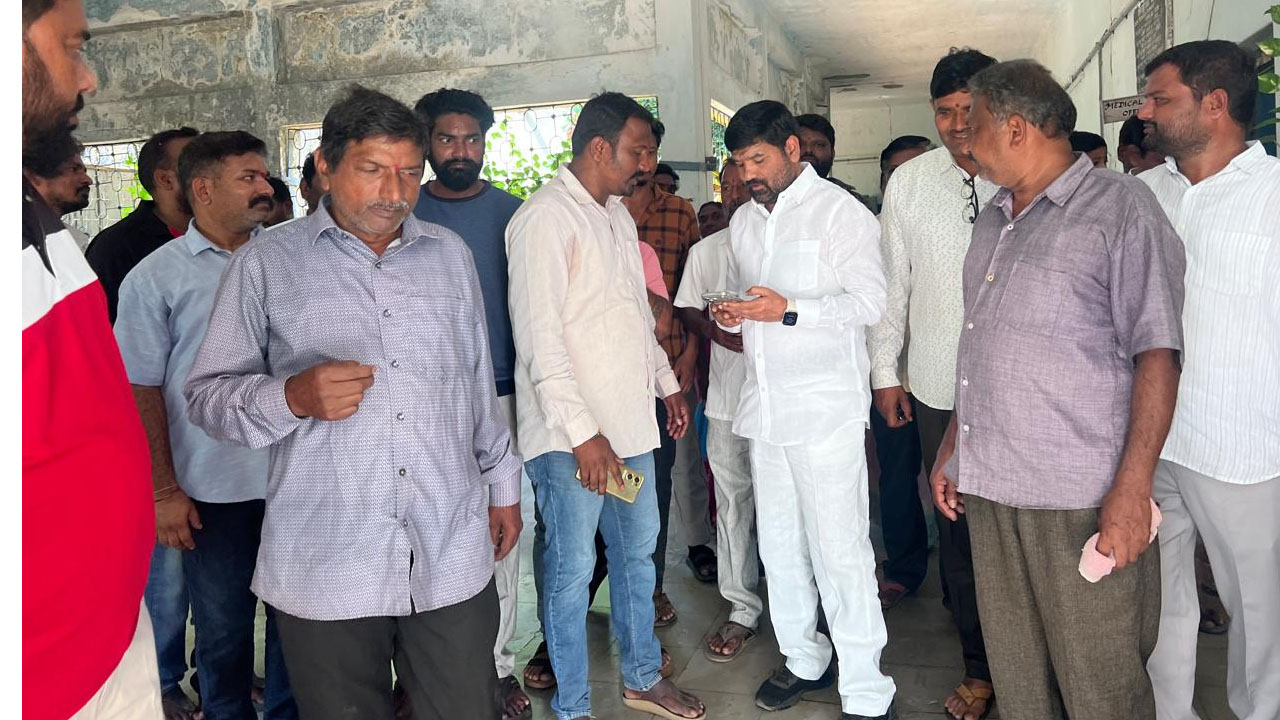 Madaram dispensary | మాదారం డిస్పెన్సరీ తరలింపు కుట్రను అడ్డుకుంటాం : మాజీ ఎమ్మెల్యే దుర్గం చిన్నయ్య