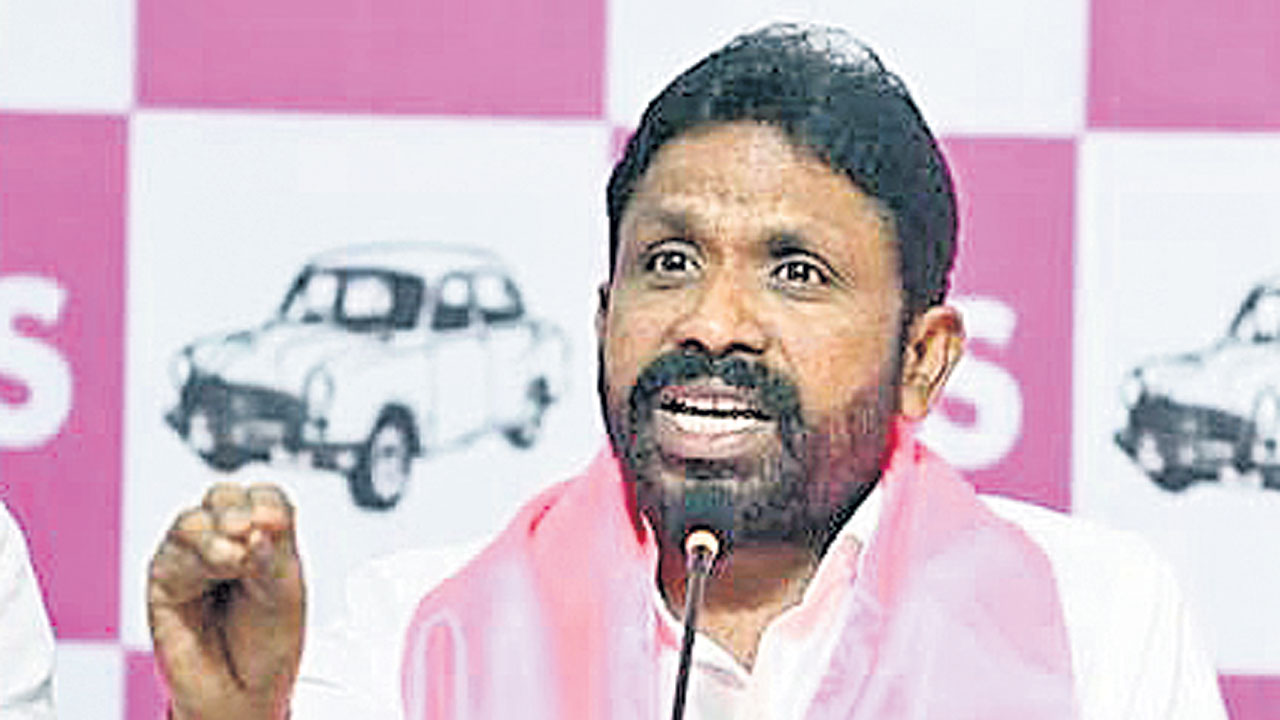 విప్‌ ఐలయ్యవి దిగజారుడు వ్యాఖ్యలు: ఎర్రోళ్ల