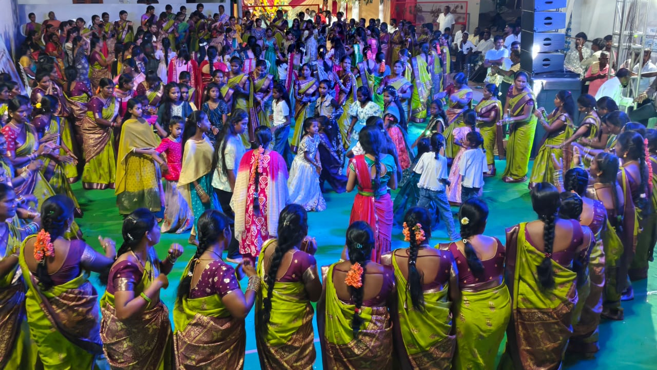 Bathukamma Celebrations | ఎతుబార్‌పల్లిలో అంబరాన్నంటిన బతుకమ్మ సంబరాలు..