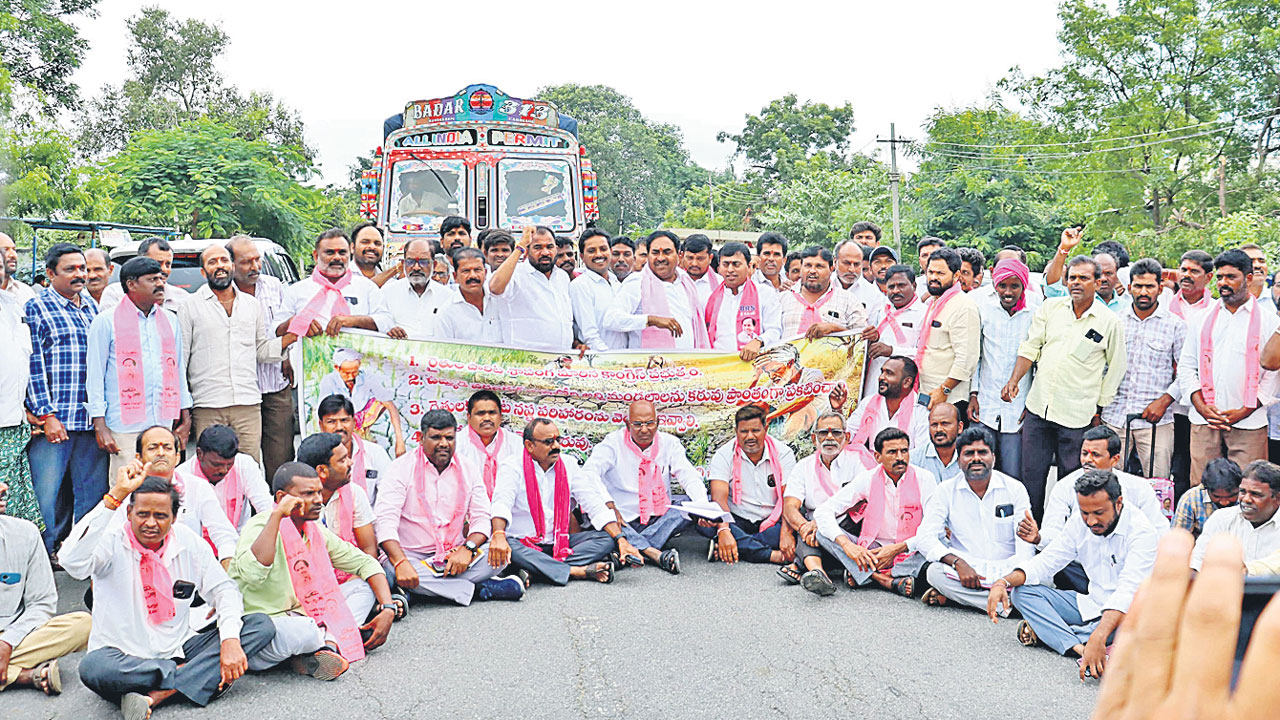 కరువు ప్రాంతంగా ప్రకటించి ఆదుకోవాలి