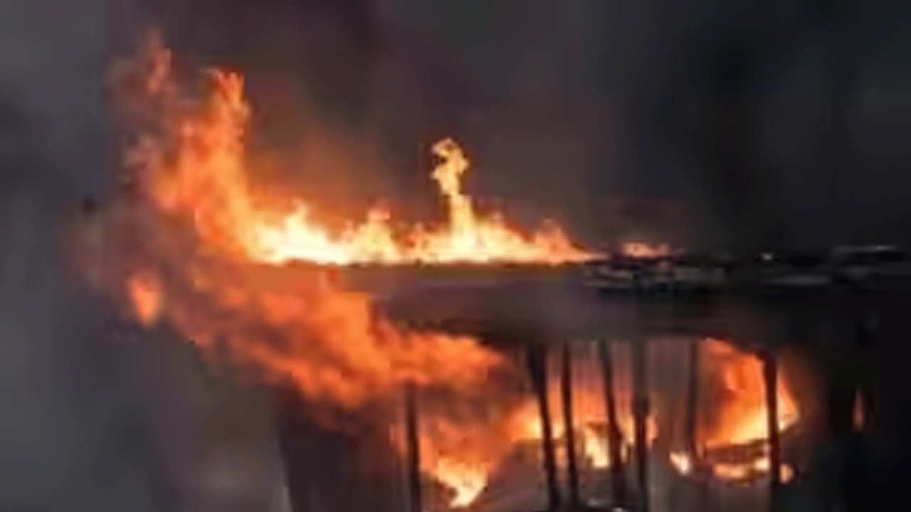 Fire Accident | నోయిడాలో భారీ అగ్నిప్ర‌మాదం.. ఒక‌రు మృతి.. ప‌లు దుకాణాలు అగ్నికి ఆహుతి..!
