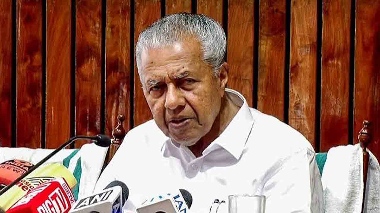 విజయన్‌కు ఊరట.. ఎఫ్‌ఐఆర్‌పై స్టే