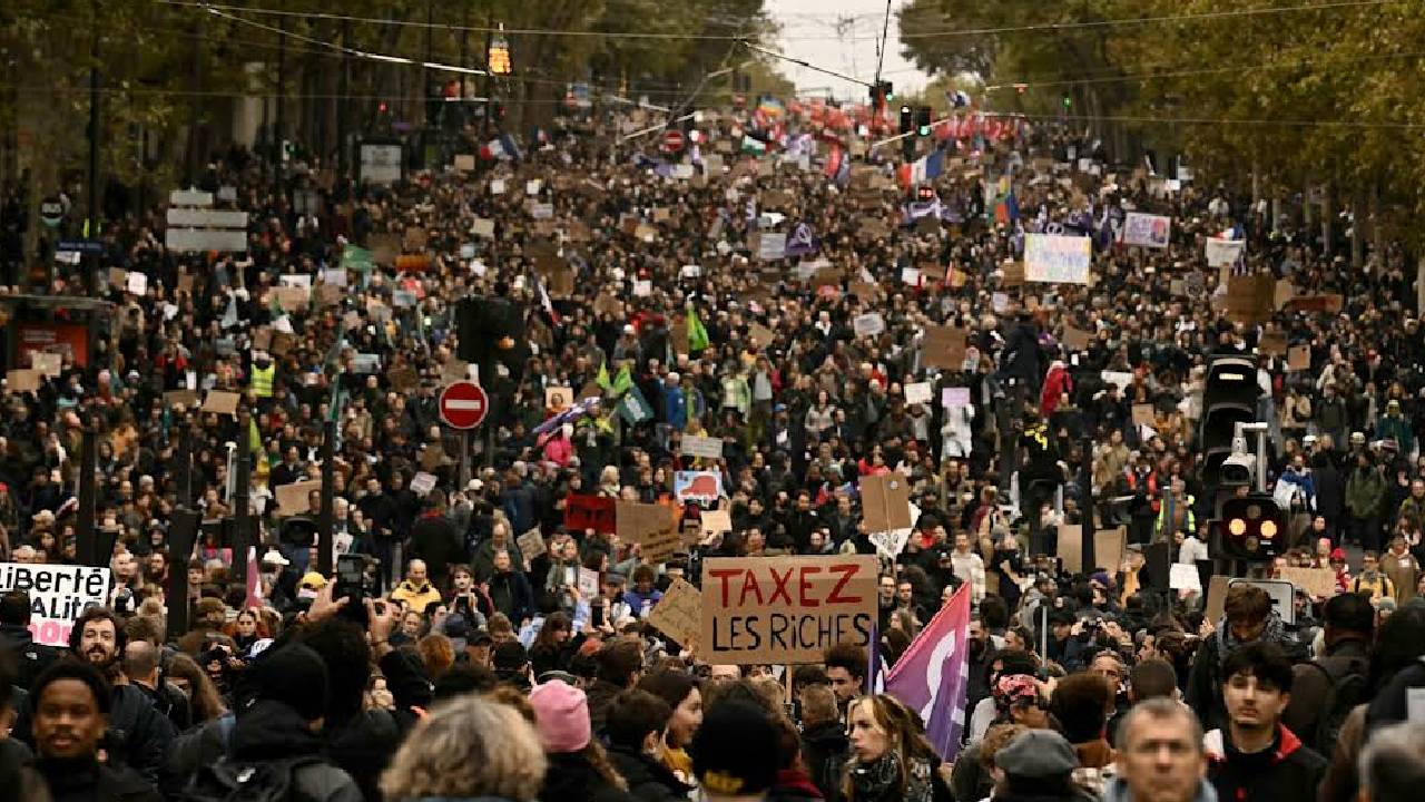 France Protests | ఫ్రాన్స్‌లో చెల‌రేగిన హింస‌.. 1000 మంది అరెస్ట్.. టియ‌ర్ గ్యాస్, వాట‌ర్ కెనాన్ల ప్ర‌యోగం