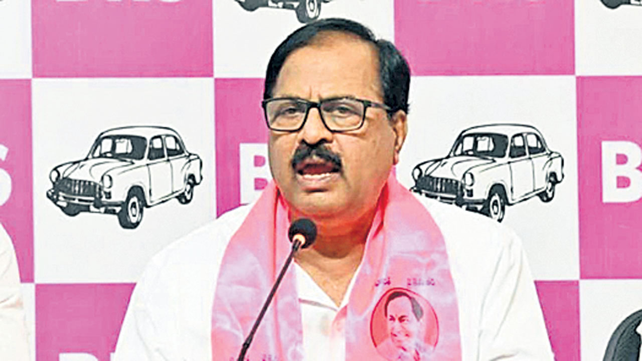 అధికారులను బలి పశువులను చేయొద్దు